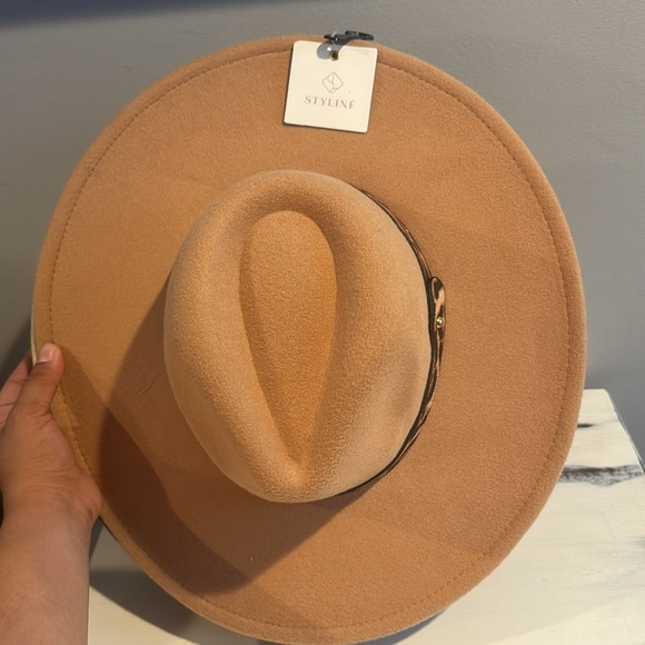 Felt hat with cheetah inspired belt - Picture 7 of 7